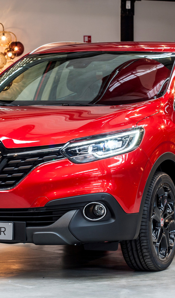 Красный автомобиль кроссовер Renault  Kadjar 