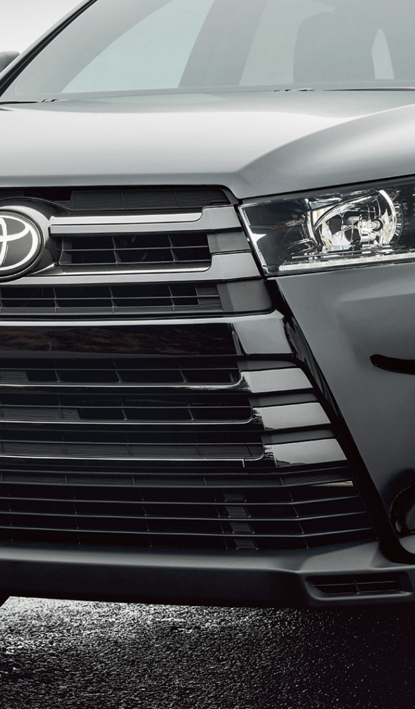 Черная Toyota Highlander 2017 года вид спереди 