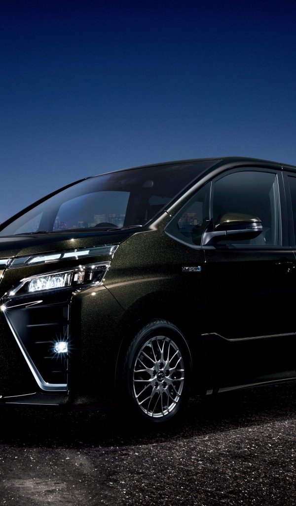 Черный автомобиль Toyota Voxy ZS Hybrid, 2017