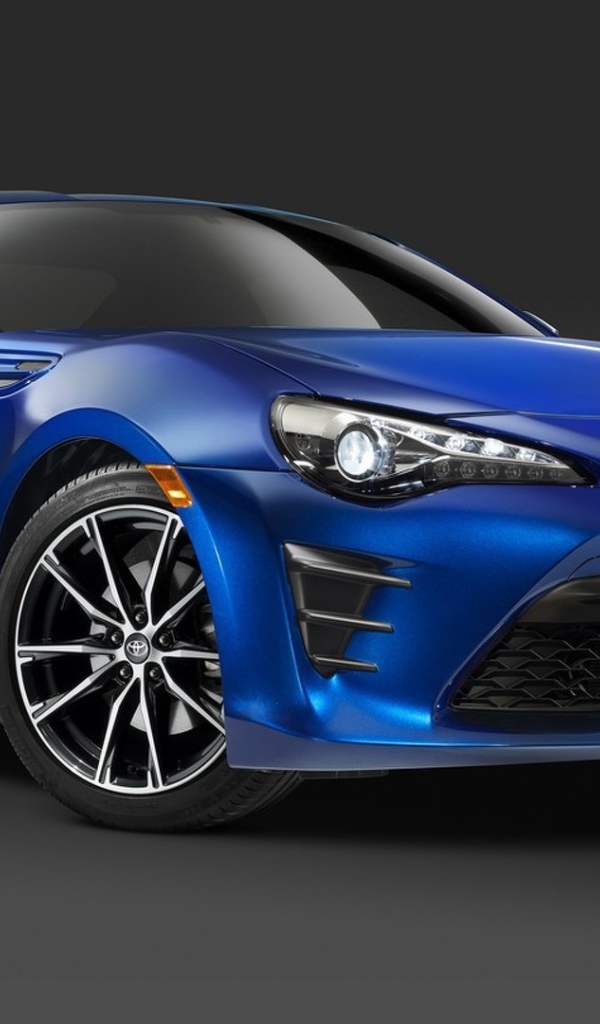 Синяя Toyota GT86 2017 года 