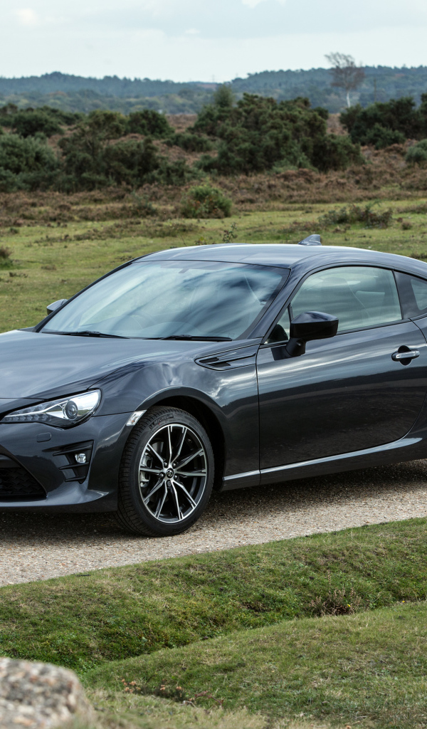 Стильный черный автомобиль Toyota 86