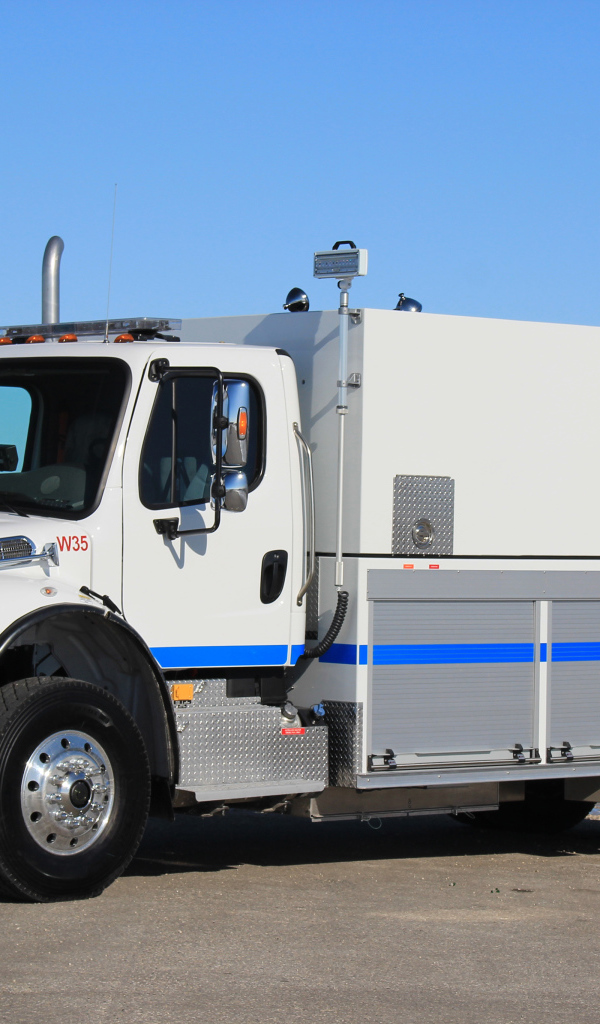 Грузовик Freightliner Business Class M2 106 Grusader Tanker, 2017 года