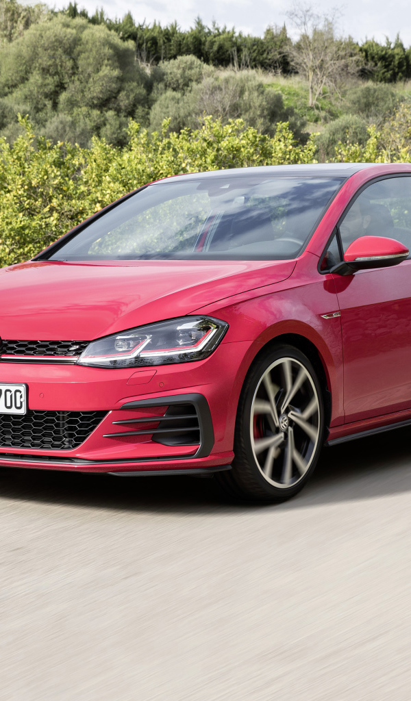 Стильный красный автомобиль Volkswagen Golf GTI 3-door Worldwide (Typ 5G), 2017