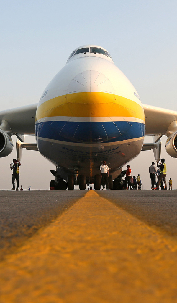 Проверка транспортного самолета АН -  225 Мрия перед взлетом 