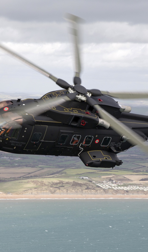 Французский военный вертолет HH-101A Caesar 