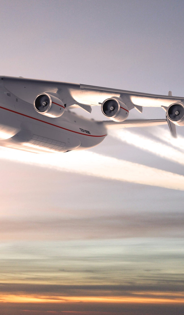 Реактивный самолет АН-225 Мрия на взлете 