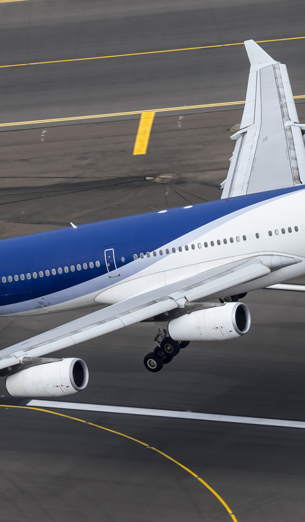 Airbus авиакомпании LAN взлетает