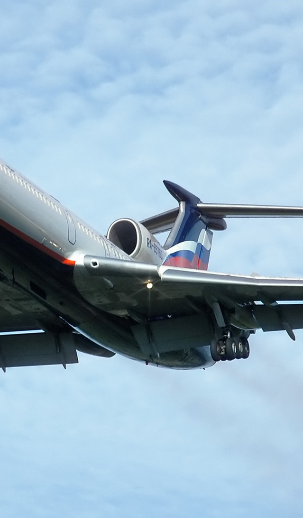 Самолет ТУ-154 российской авиакомпании Аэрофлот на взлете 