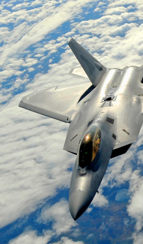 Военный американский самолет F22 Raptor 