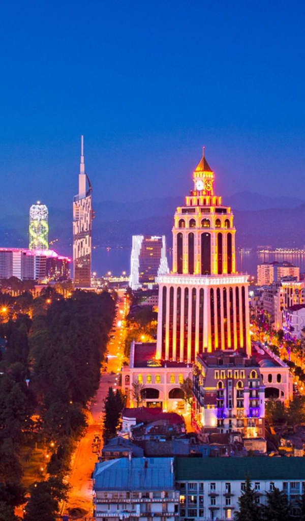 Красивый вечерний  город Батуми 