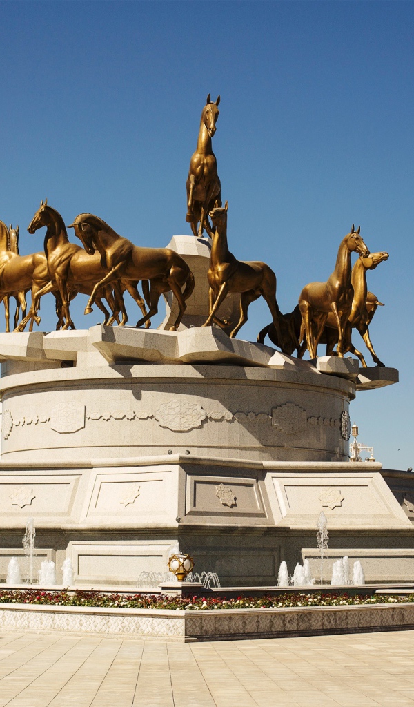 Конная статуя город Ашхабад 