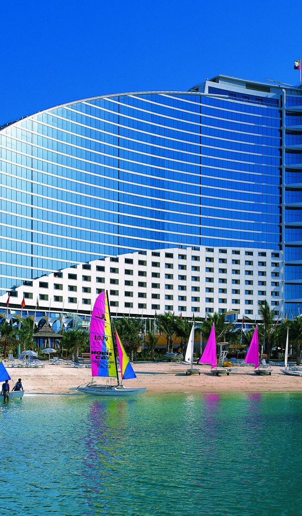 Отель Джумейра-Бич на берегу океана, Дубай. ОАЭ 