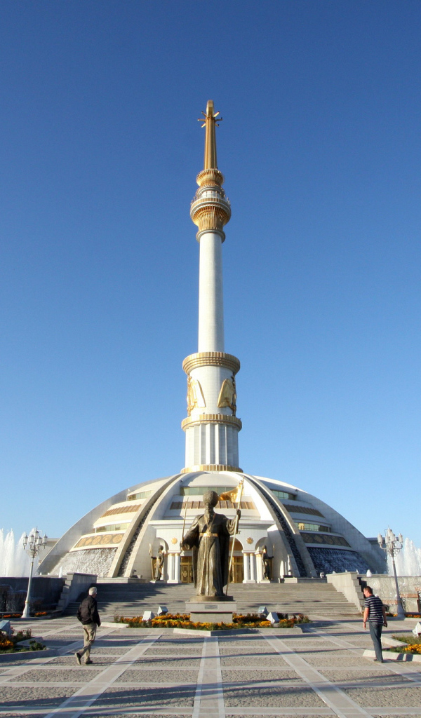 Монумент Независимости Туркменистана  город Ашхабад 
