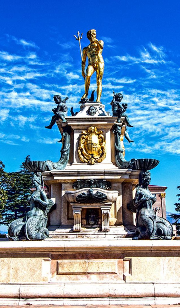 Памятник на проспекте Руставели Батуми 