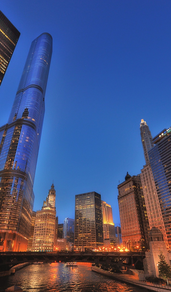 Ночные огни зданий города Чикаго 