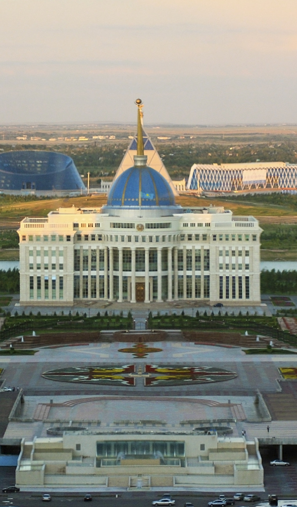 Панорама города Астана со смотровой площадки Байтерека 