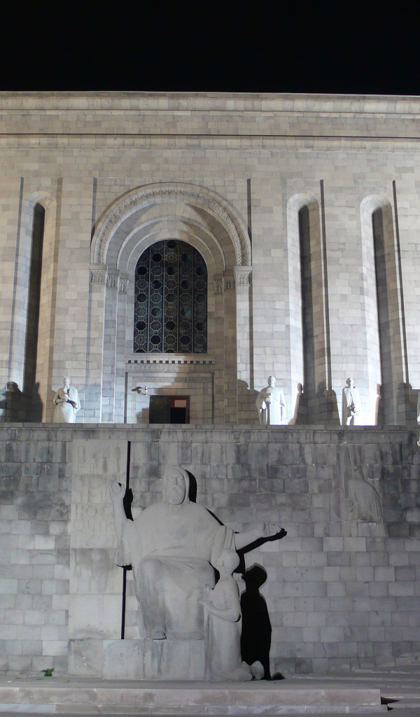 Хранилище и научно-исследовательский институт древних рукописей Матенадаран город Ереван 