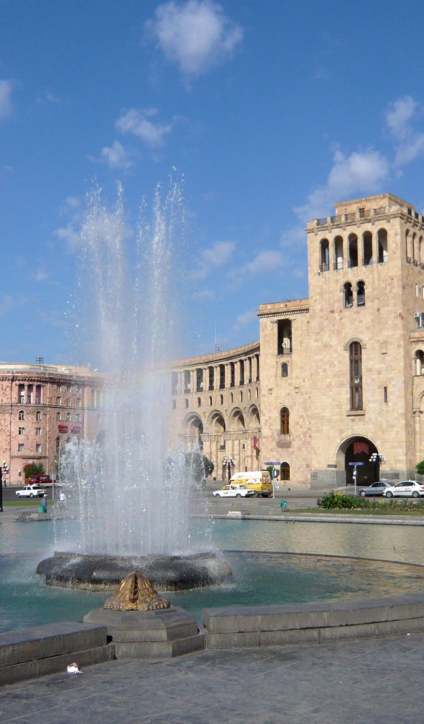 Фонтан на площади Республики город Ереван 