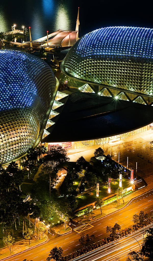 Театр Эспланада в ночное время, Сингапур 