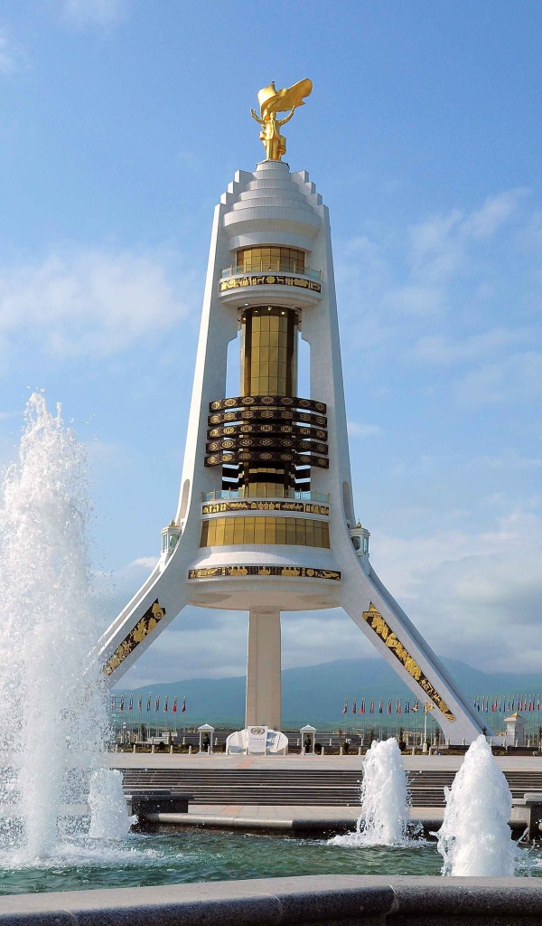 Уч Аяк Башня Свободы город Туркменистан  