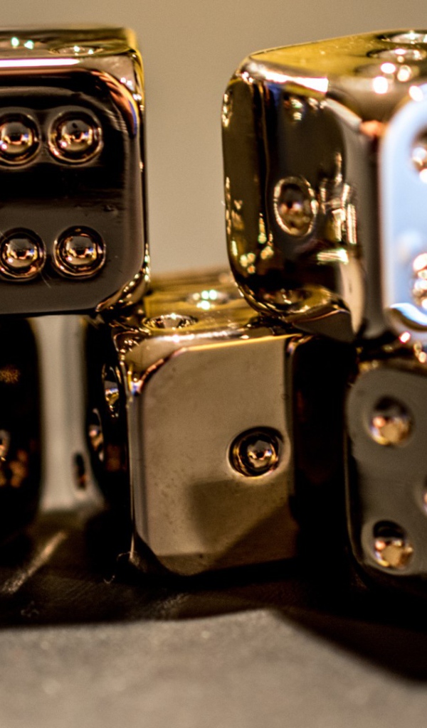 Золотые игральные кости 