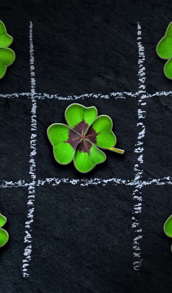 Игра крестики нолики с листьями клевера 