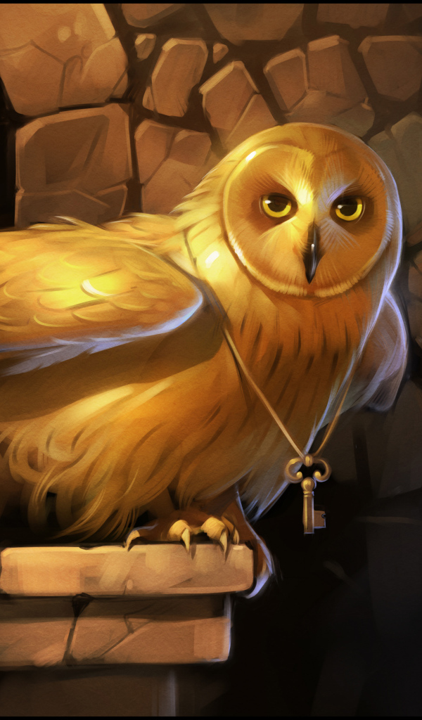 Большая сова с золотым ключом на шее на фоне стены