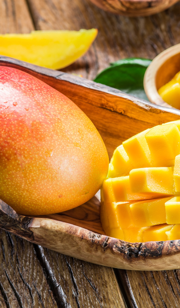 Спелый сочный фрукт манго 