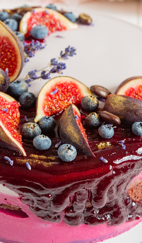 Аппетитный фруктовый торт с инжиром и черникой