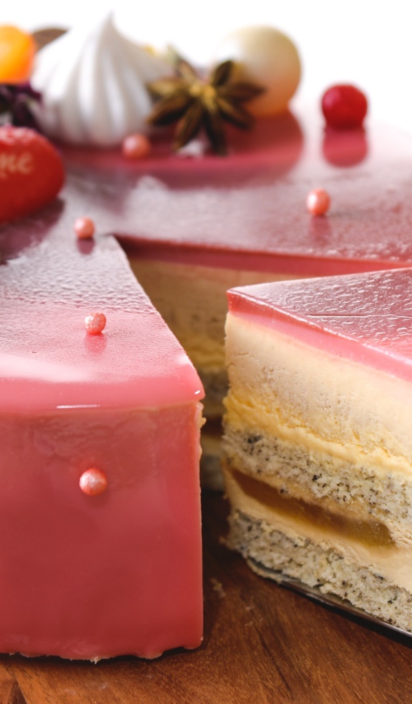 Аппетитный розовый торт 