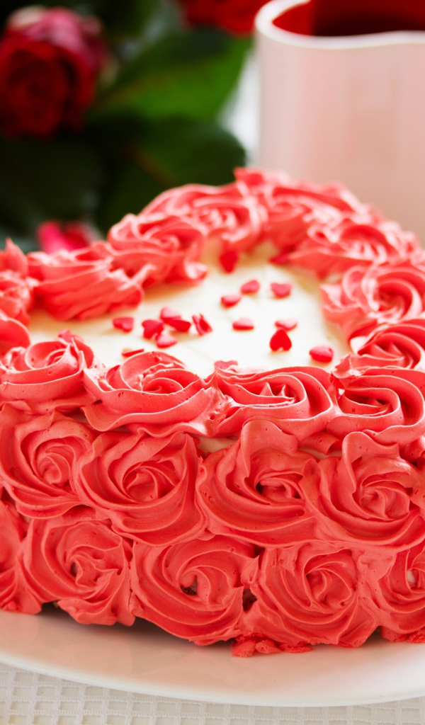 Торт сердце с кремовыми красными розами 