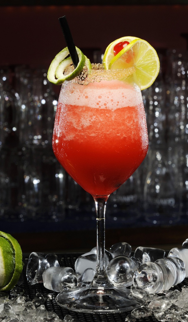 Коктейль Дайкири с лаймом, мятой и вишней