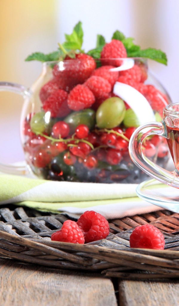 Ароматный фруктовый чай с малиной 