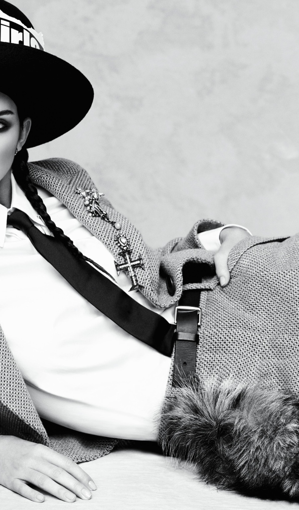 Американская модель Кендалл Дженнер, черно белое фото 