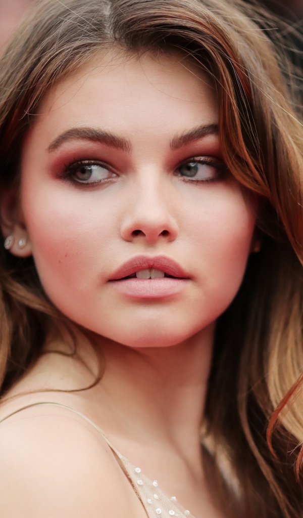 Молодая девушка фотомодель Тилан Блондо