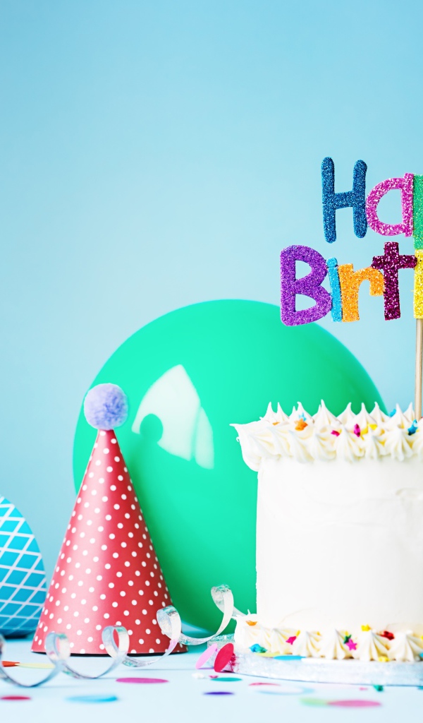 Красивый праздничный торт и украшения на день рождения