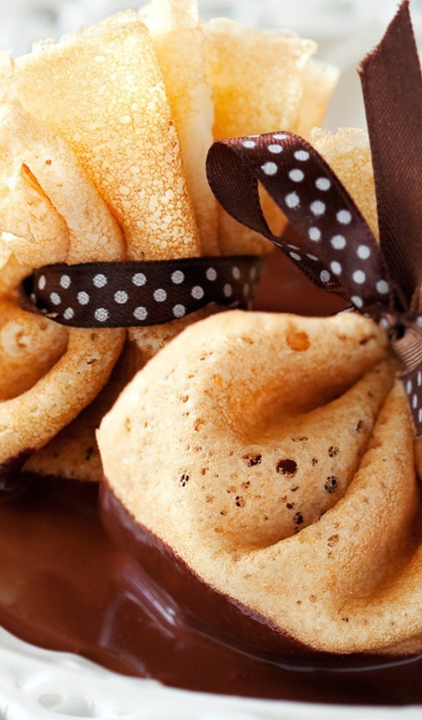 Мешочки из блинов в шоколаде на Масленицу 