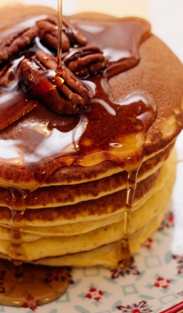 Блины с орехами и медом на Масленицу 