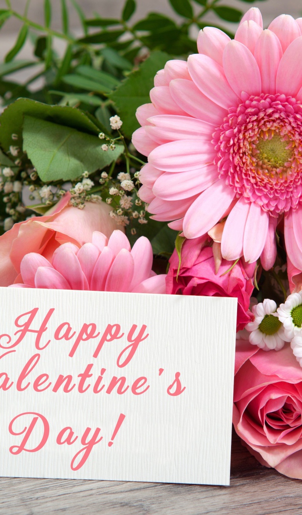 Букет розовых гербер с розами и ромашками с открыткой на День Святого Валентина