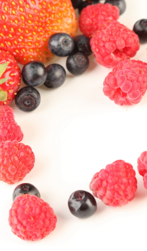 Съедобное сердечко из малины