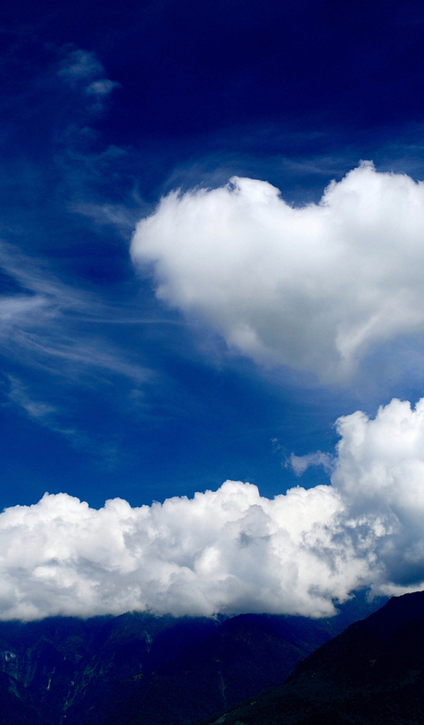 Сердце из белого облака 