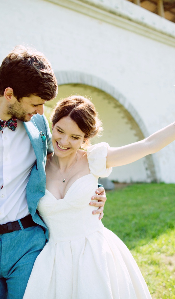 Влюбленные счастливые жених и невеста