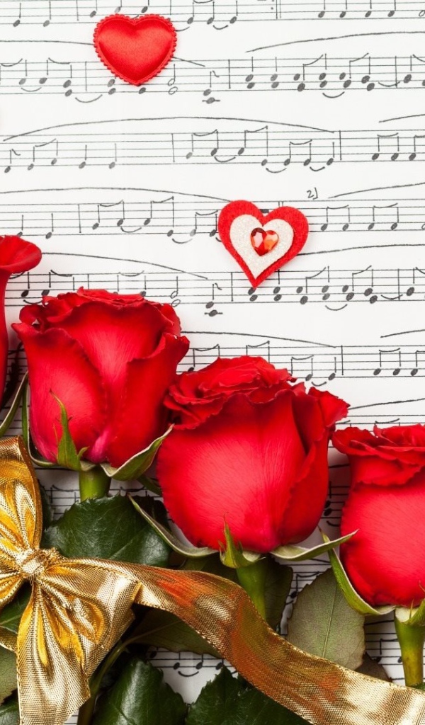 Ноты и красные розы 