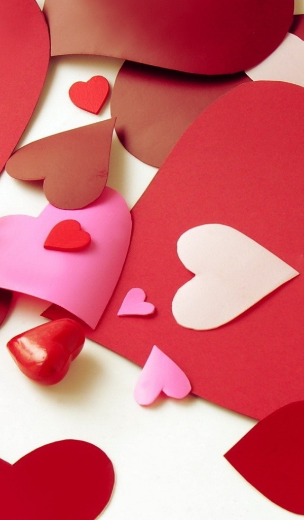 Бумажные сердечки и роза 