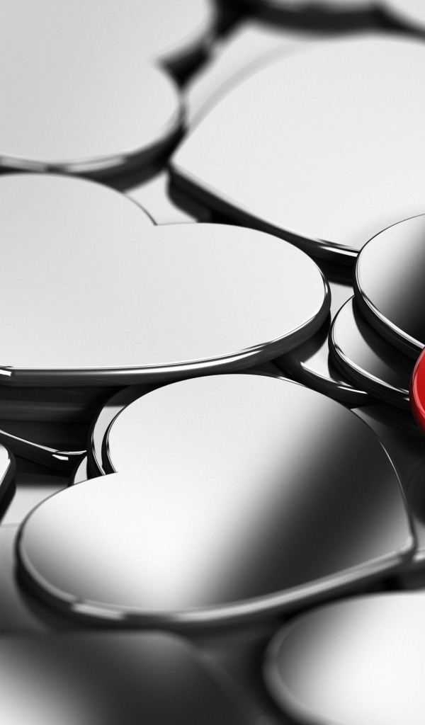 Красное сердечком среди холодных серых