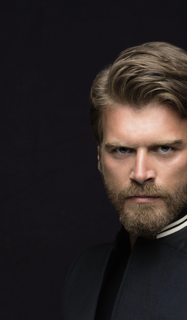 Голубоглазый турецкий актер Кыванч Татлытуг