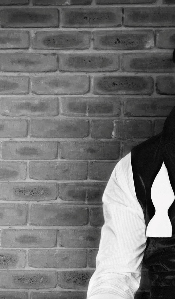 Популярный индийский актер Шахрух Хан черно-белое фото