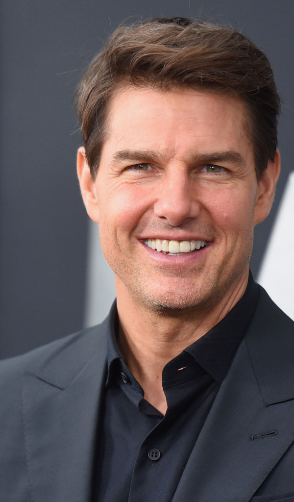 Популярный улыбающийся актер Том Круз