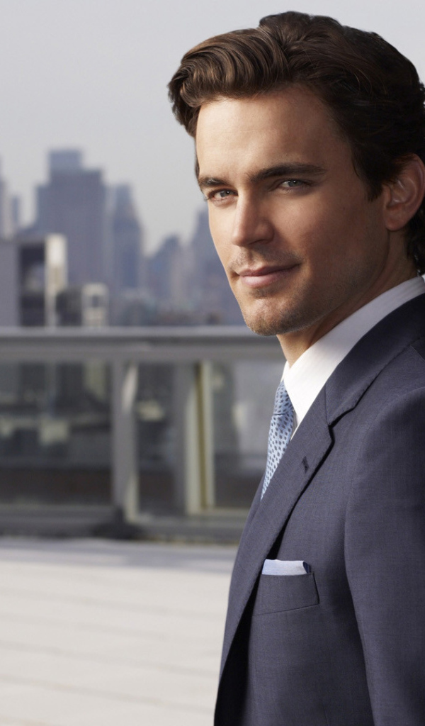 Стильный голубоглазый актер Мэтт Бомер 