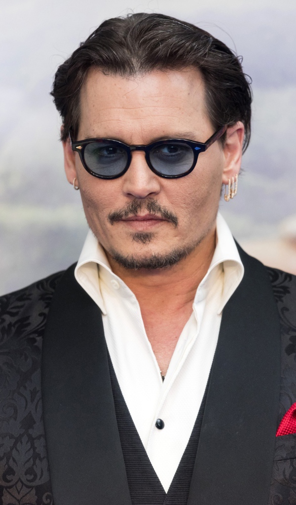 Стильный популярный актер Джонни Депп